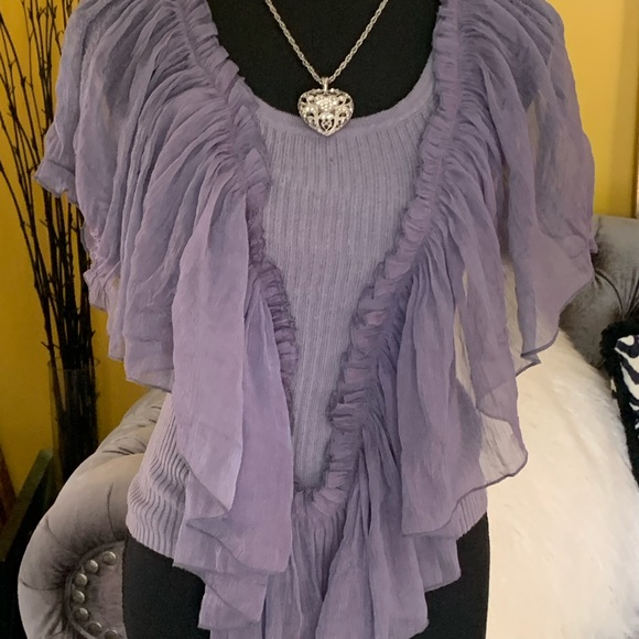 Tops - Beautiful purple ruffled and ribbed shirt